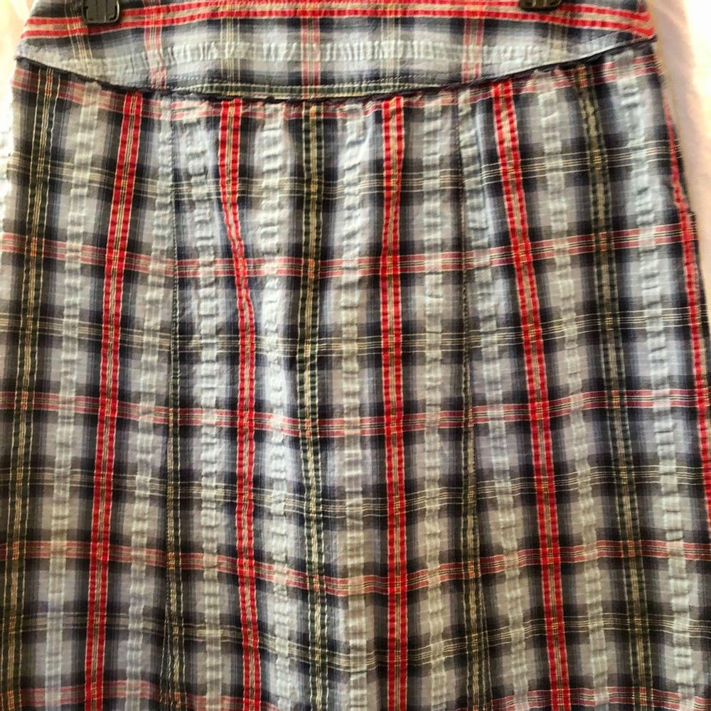 Liz Claiborne seersucker skirt with side pockets